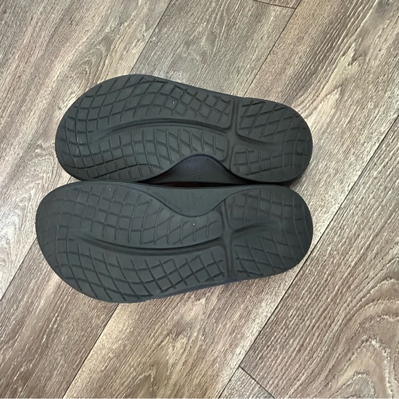 Oofos Ooahh Matte Black M7 W9 Sport Flex Slide Recovery Adjustable Hook & Loop - Picture 11 of 11